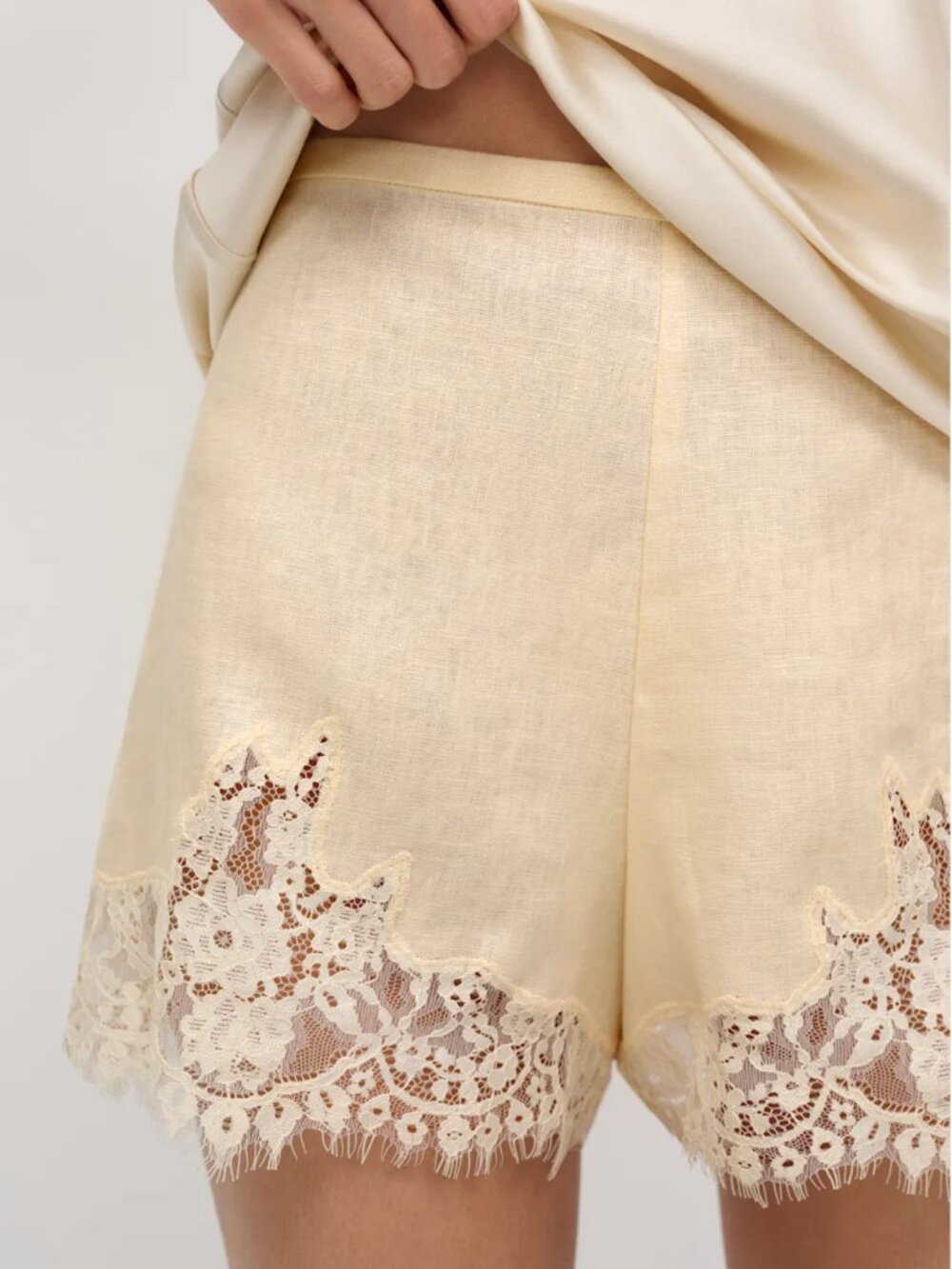 BEST Reformation Fern Linen Short Small Sugar Cream Lace French Causal - Picture 3 of 9